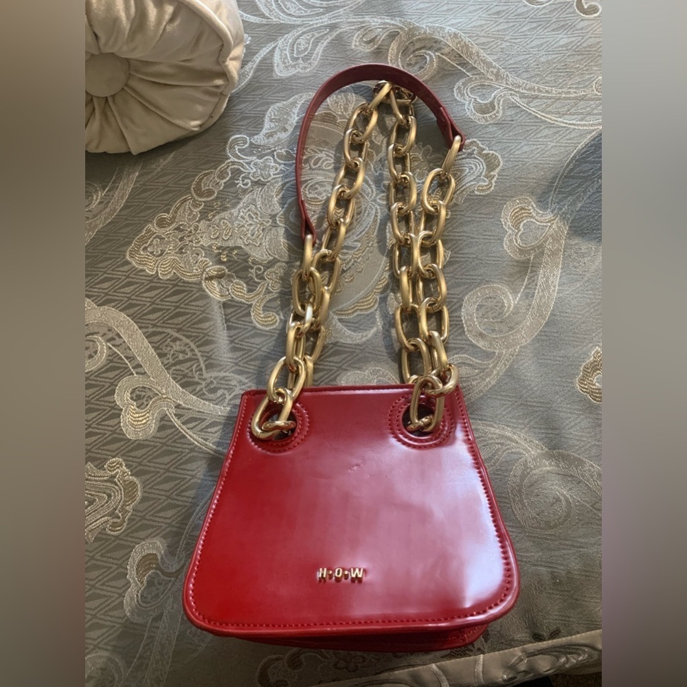 Patent Red Shoulder Bag with Gold Link Chain - Picture 5 of 8